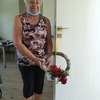 Uczestniczka zajęć prezentująca swoją pracę
