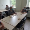 Uczestniczki Klubu Seniora wykonujące makramy ze sznurka